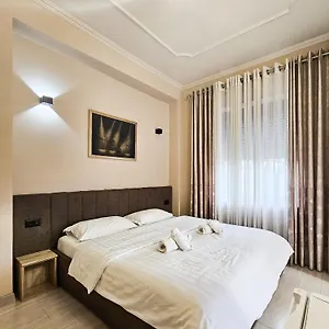 sunflower-junior-suite.hotels-in-tirana.com/